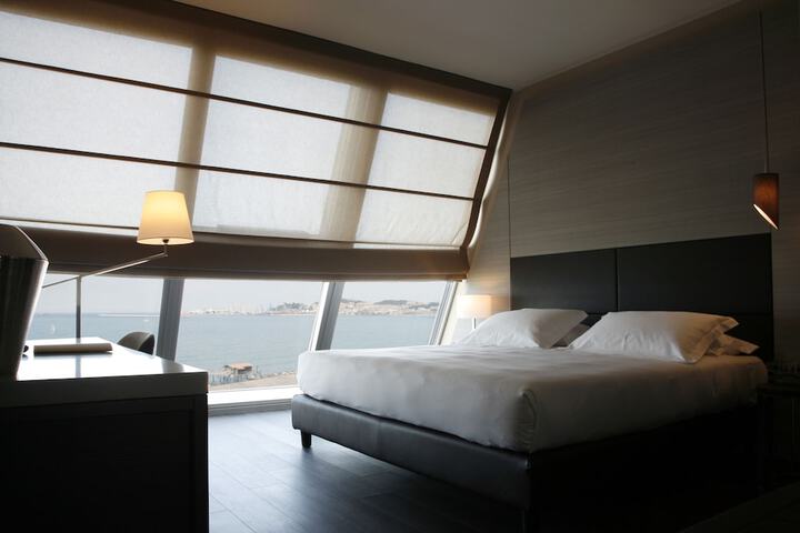 Room 34 of 105