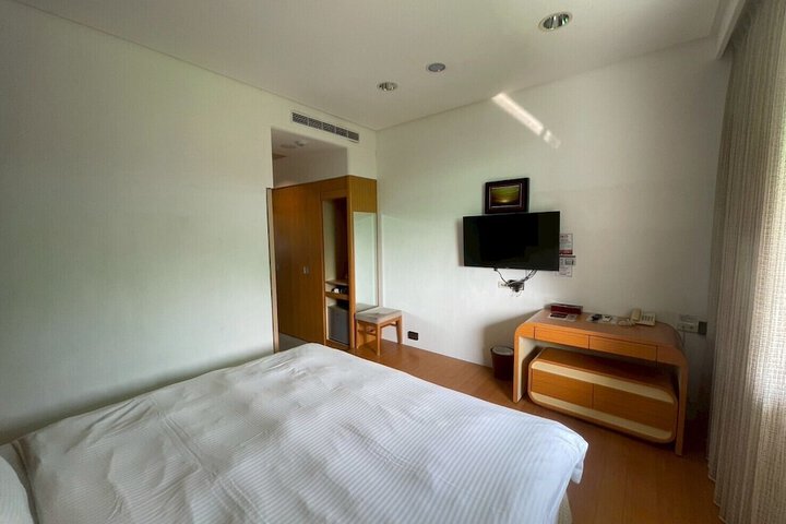 Room 25 of 64