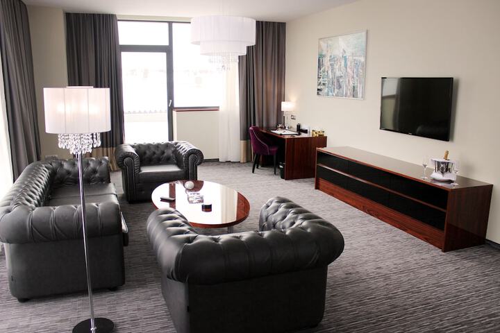 Room 28 of 53
