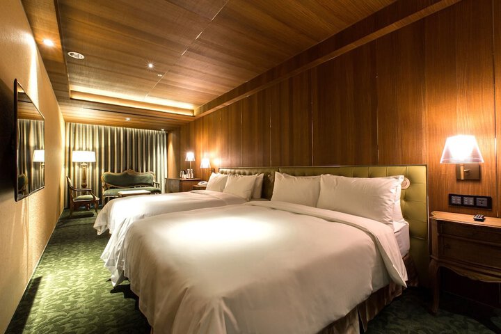 Room 13 of 80