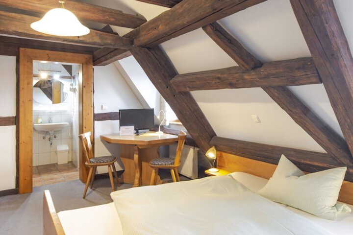 Room 5 of 38