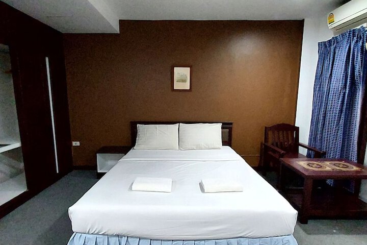 Room 28 of 47