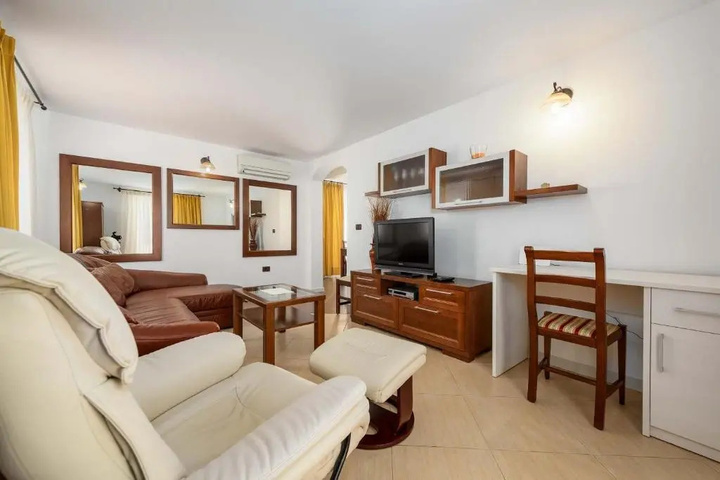 Room 2 of 18