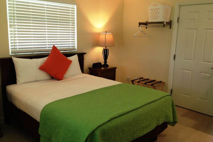 Room 5 of 115