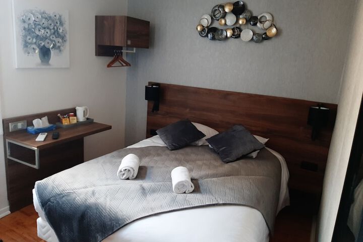 Room 2 of 44