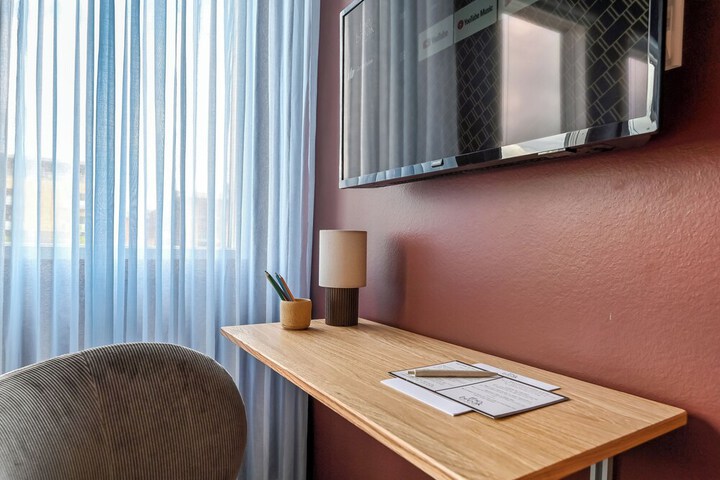 Room 12 of 40