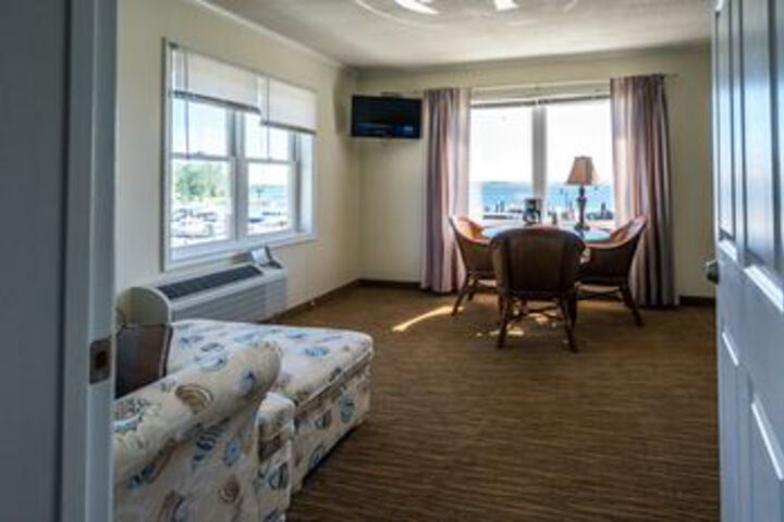 Room 13 of 20