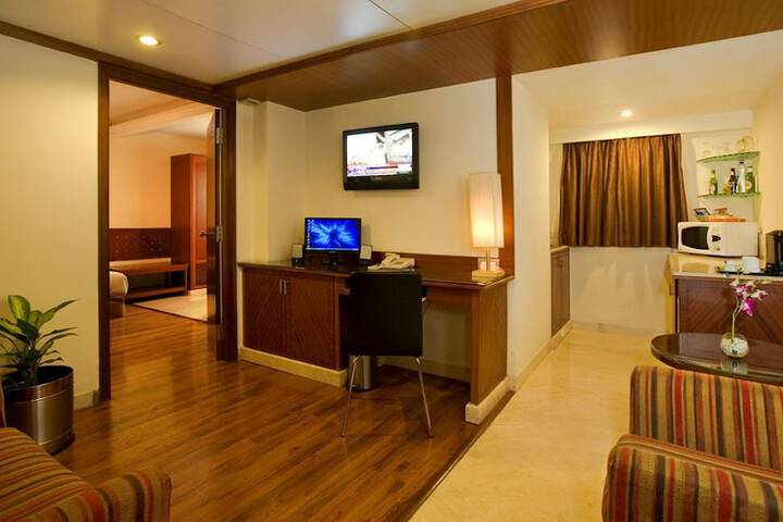 Room 4 of 76