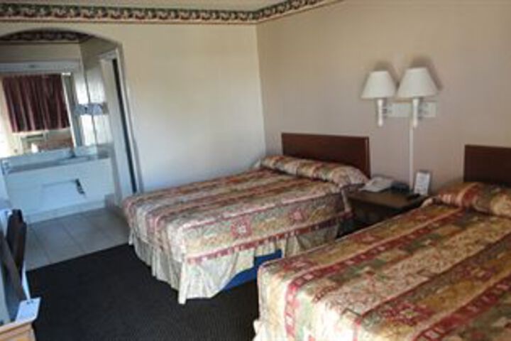 Room 4 of 9