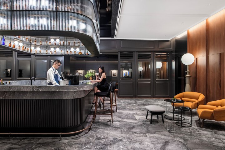 Lounge 62 of 70