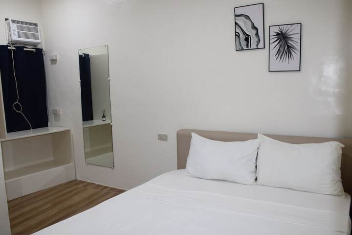 Room 28 of 83