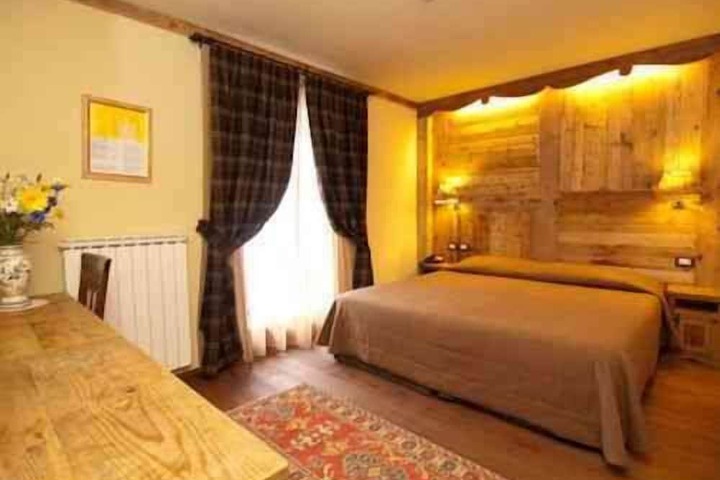 Room 5 of 23