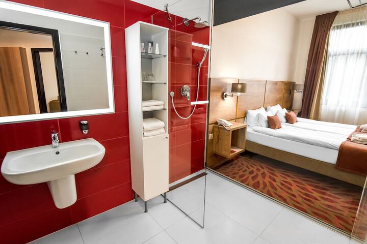 Room 35 of 74