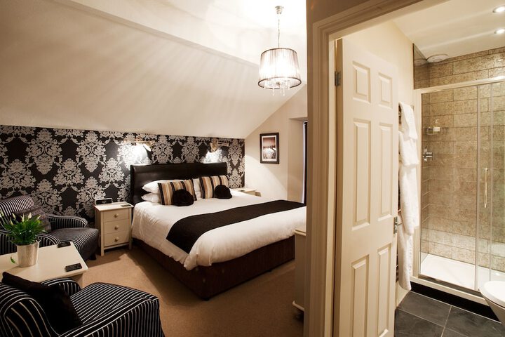 Room 4 of 61
