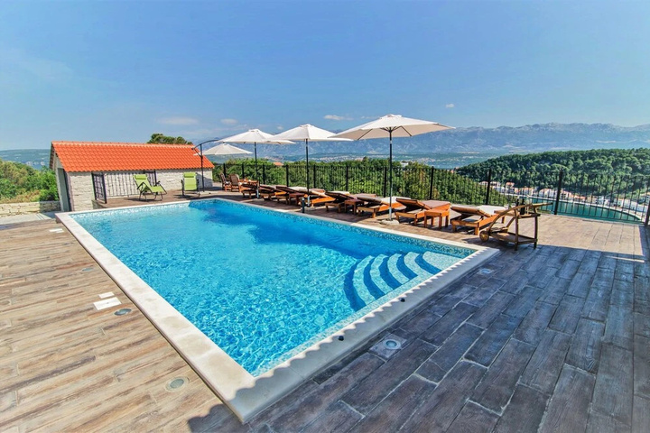 Pool 11 of 20