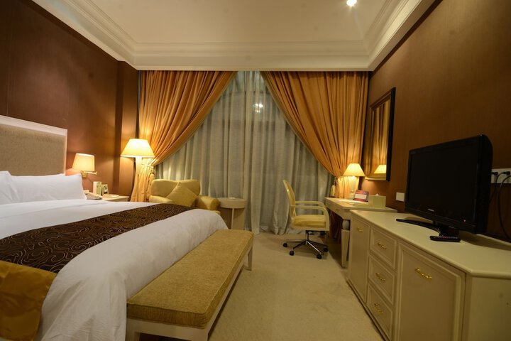 Room 18 of 46