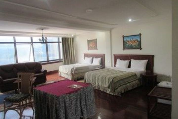 Room 9 of 27