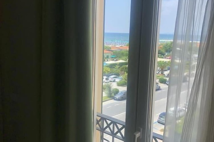 Room 10 of 47