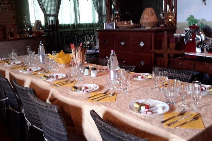 Dining 8 of 12