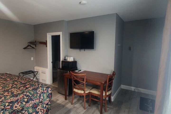 Standard King Room (2 of 5)