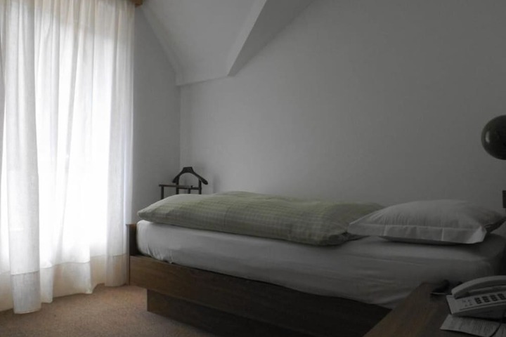 Room 10 of 46