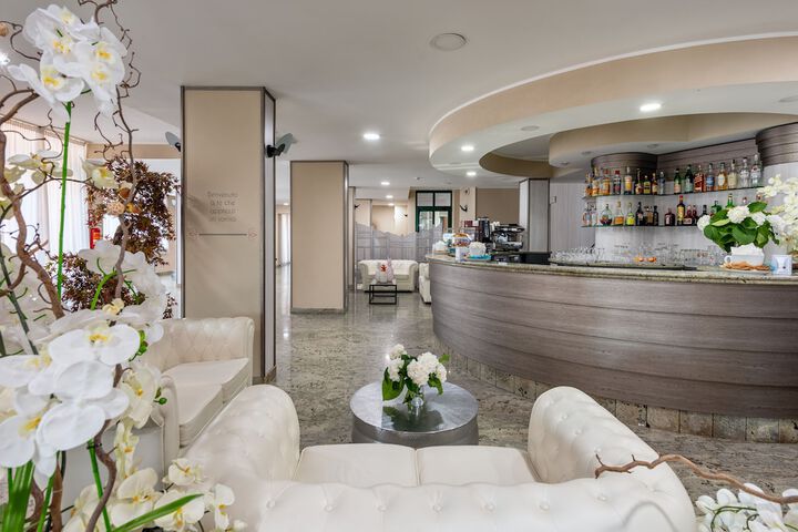 Lounge 54 of 66