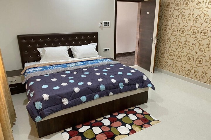 Room 10 of 40