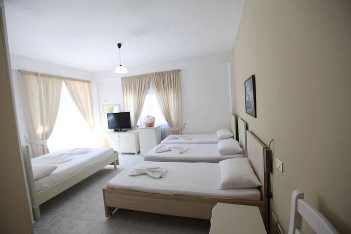 Room 14 of 25