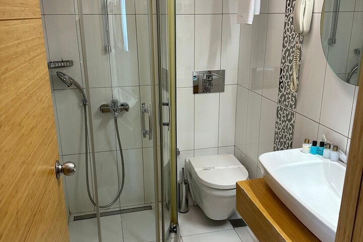 Room 18 of 46