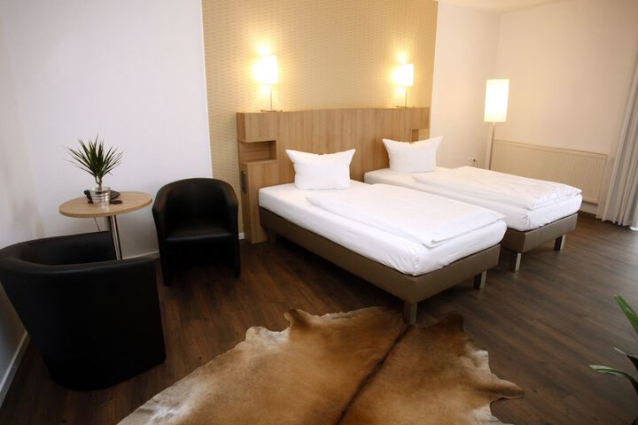 Room 6 of 28