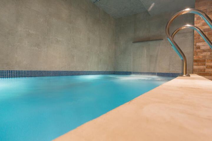 Pool 39 of 48