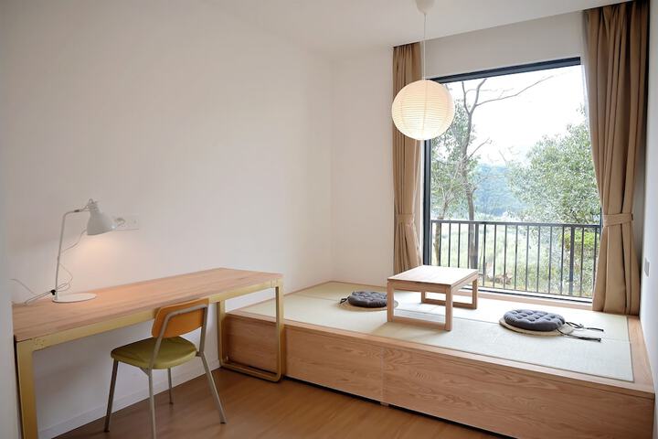 Room 53 of 218