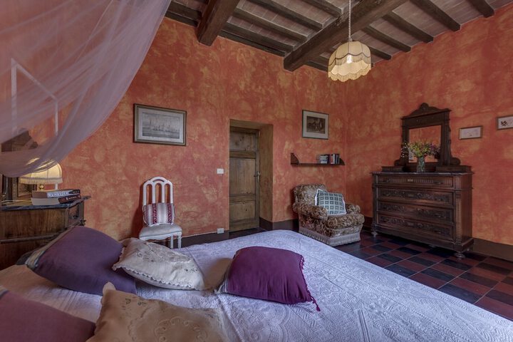 Room 26 of 145