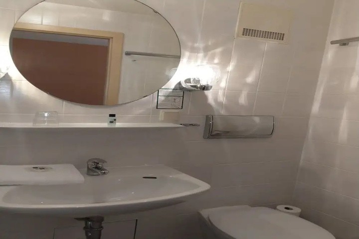 Room 7 of 15