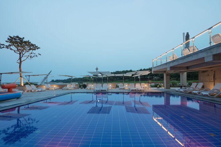 Pool 64 of 161