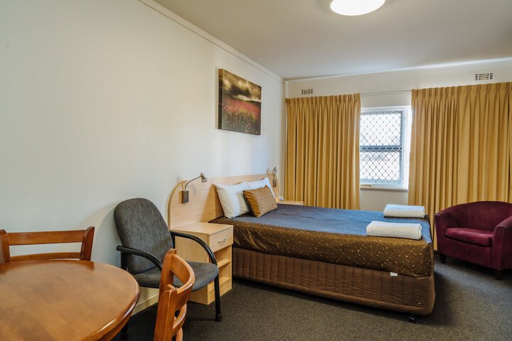 Room 6 of 37