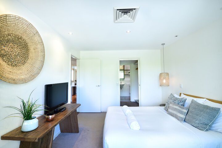 Room 9 of 94
