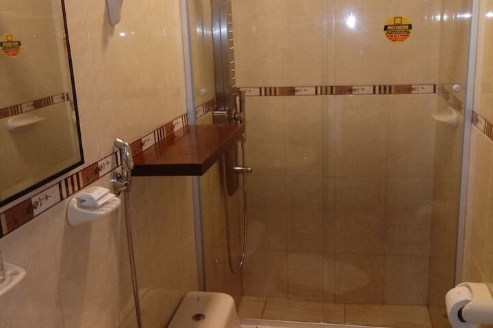 Room 42 of 107