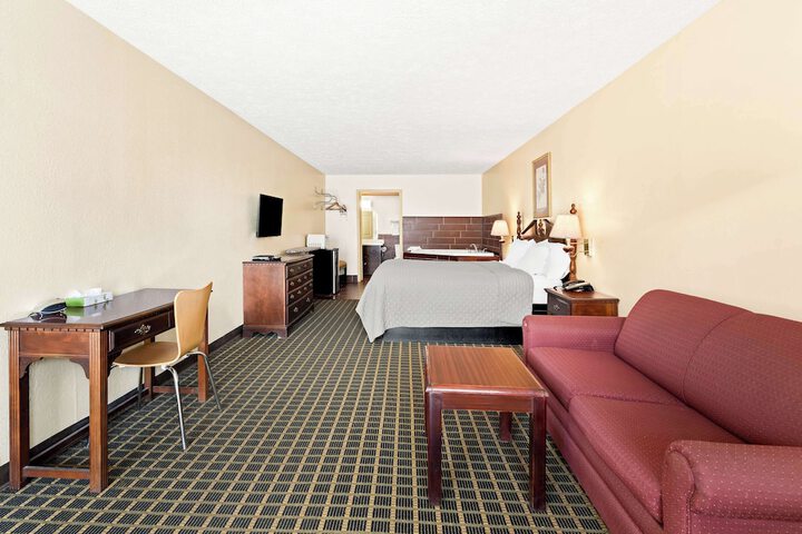 Room 9 of 27