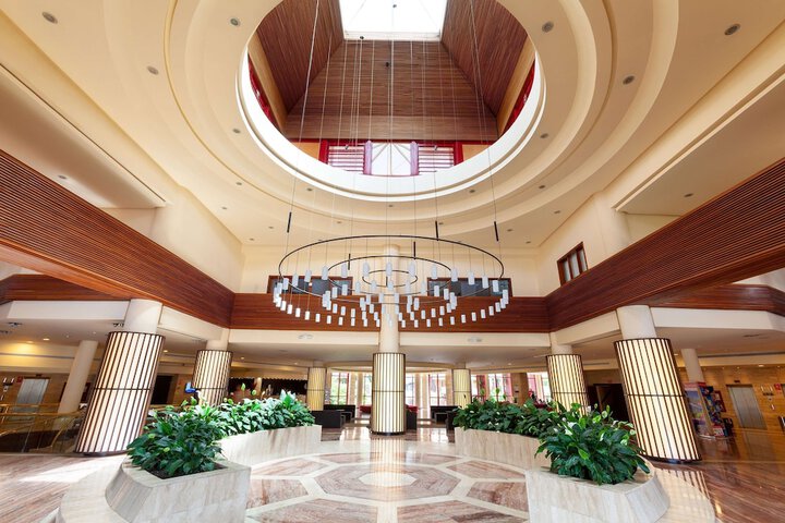 Entrance & Lobby