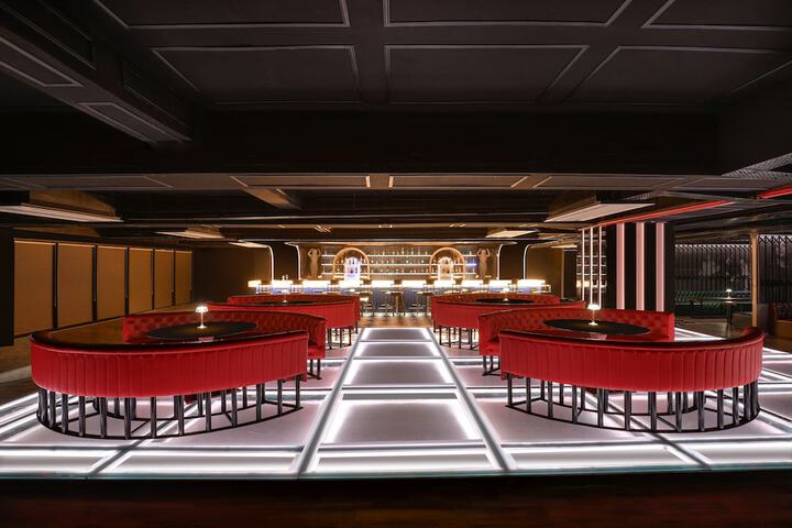 Lounge 67 of 85