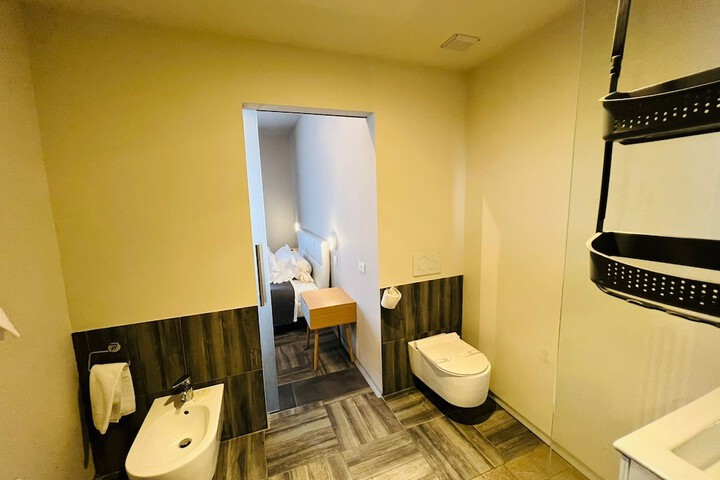 Room 42 of 64