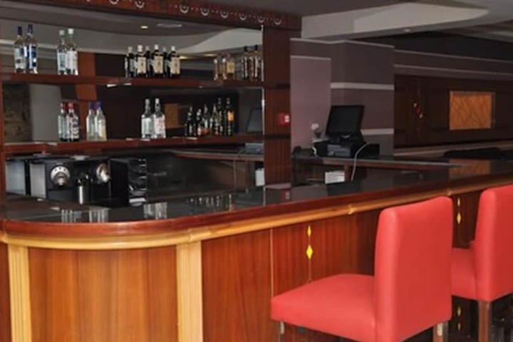 Lounge 19 of 22