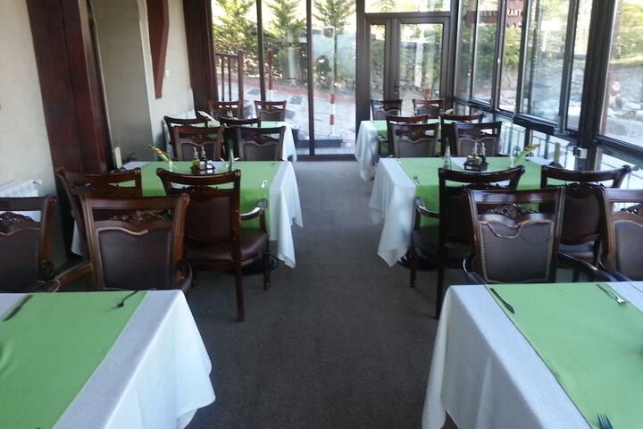 Dining 45 of 55