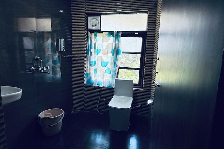Room 30 of 43