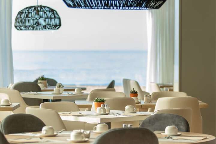Dining 72 of 79