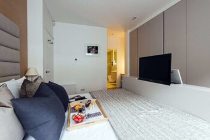 Room 25 of 28