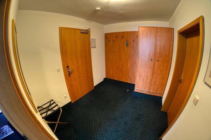 Room 37 of 60
