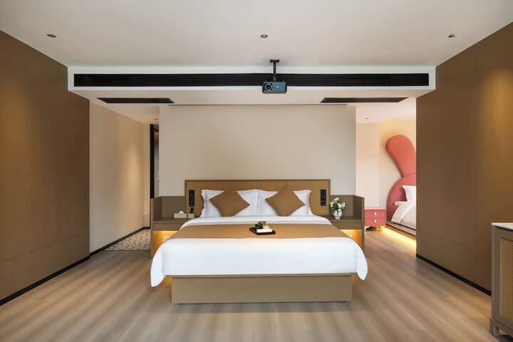 Room 16 of 73