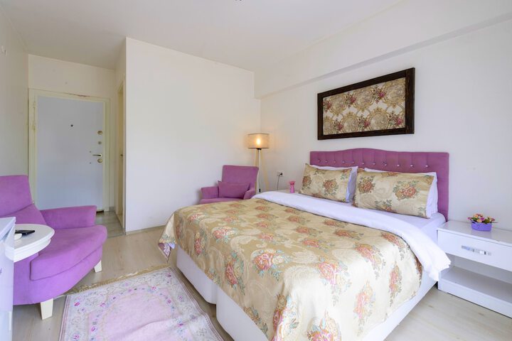 Room 6 of 28